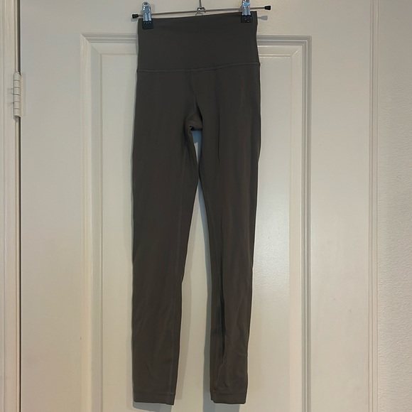 Green Lululemon leggings - Picture 1 of 3